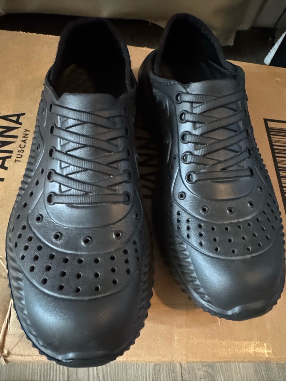 Men's Black lightweight garden clogs